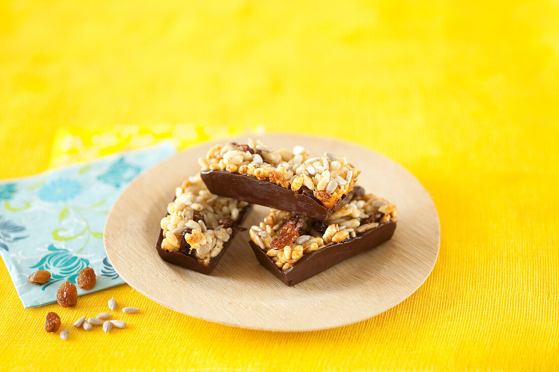 Sunflower seed,raisin and chocolate cereal bars