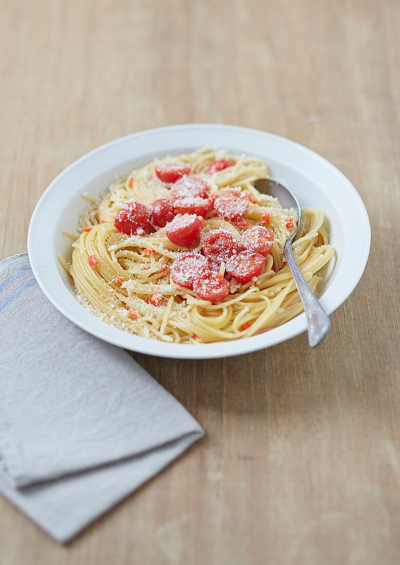 Spaghetti with cherry tomatoes and grated parmesan cheese