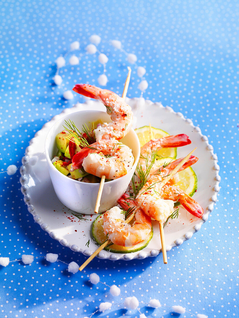 Prawn skewers with avocado and grated coconut