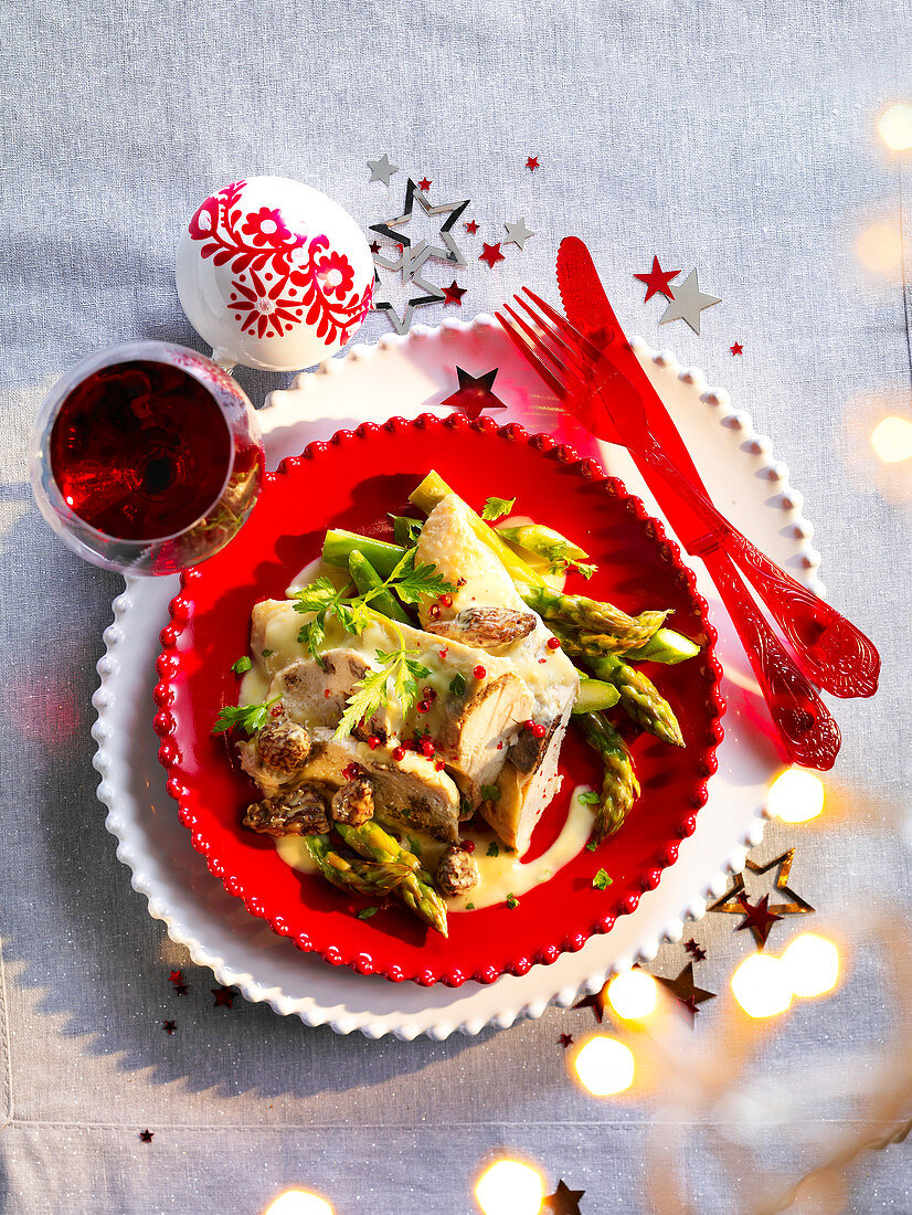 Capon breast with morels and green asparagus (for Christmas)