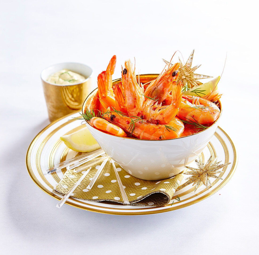 Prawns in a small bowl (Christmas)