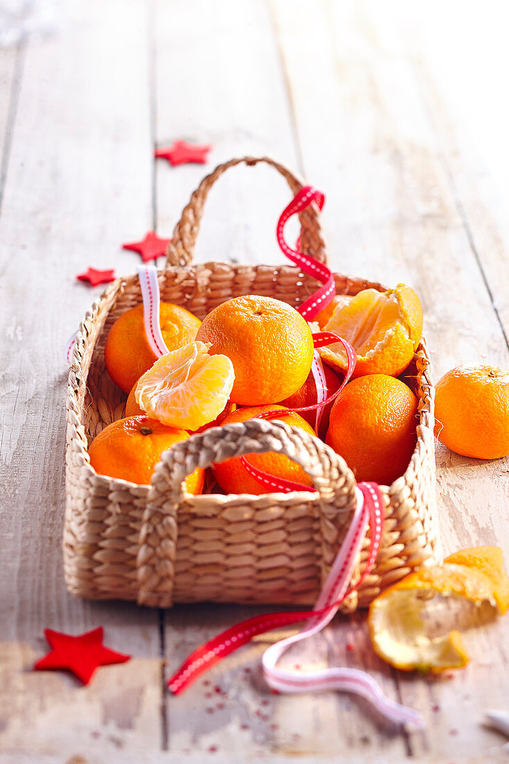 Basket with clementines (Christmas)