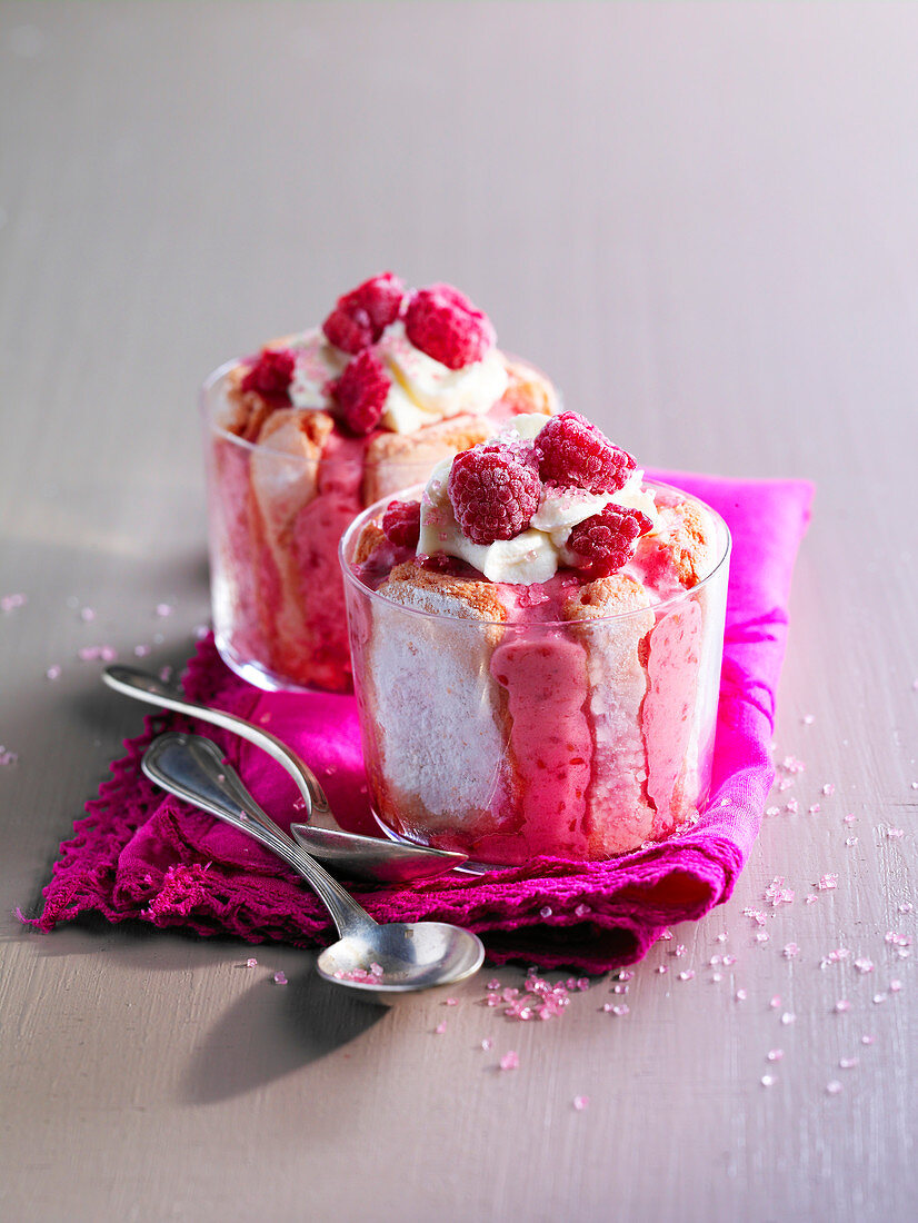 Mini-Charlotte with raspberries served in dessert glasses