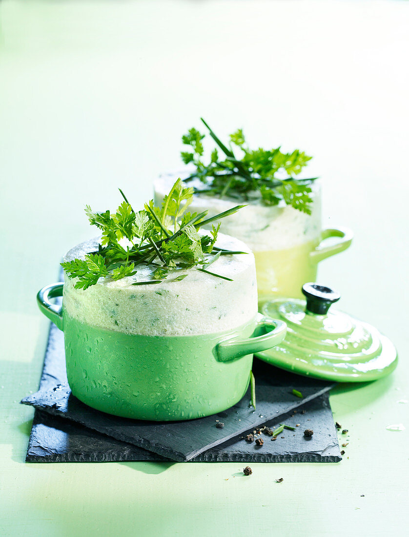 Gekühltes Blumenkohl-Soufflé mit Kräutern