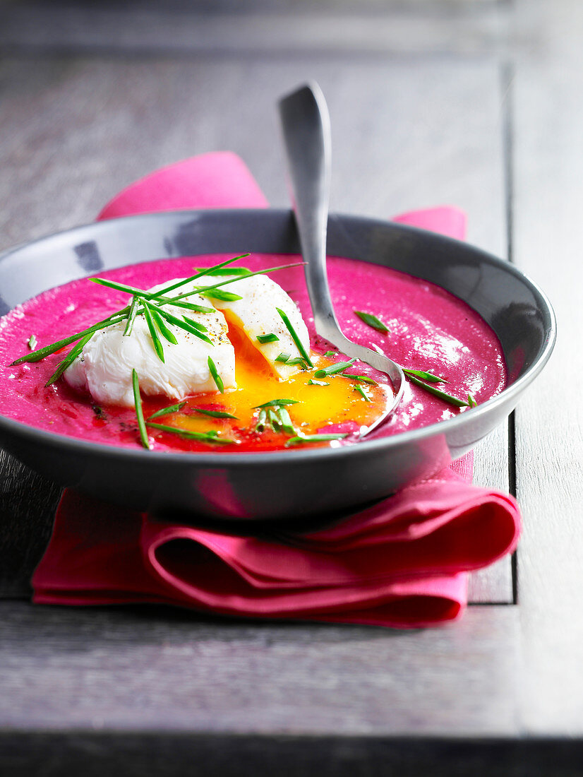 Creamed beetroot soup with a soft-boiled egg