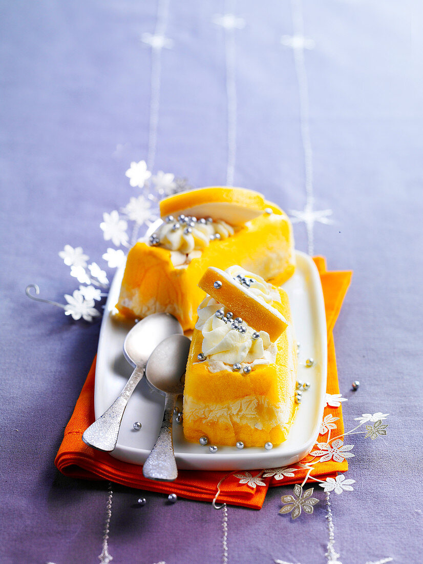 Small festive mango cake with Vacherin