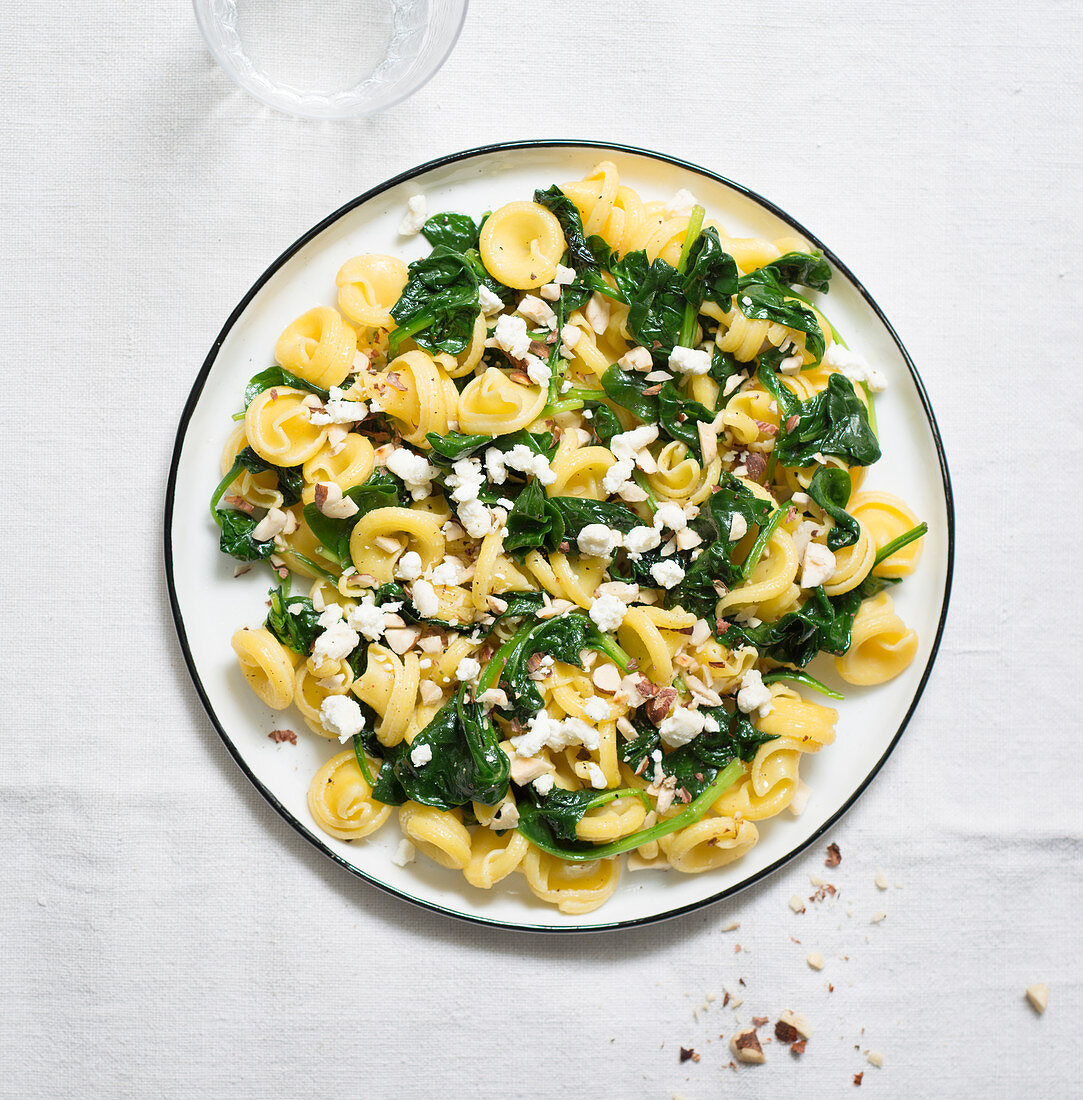 Pasta mit Spinat und Feta