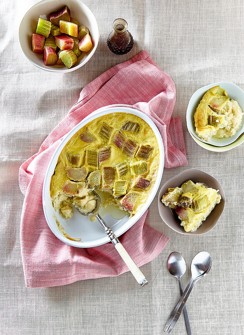 Baked rhubarb pudding