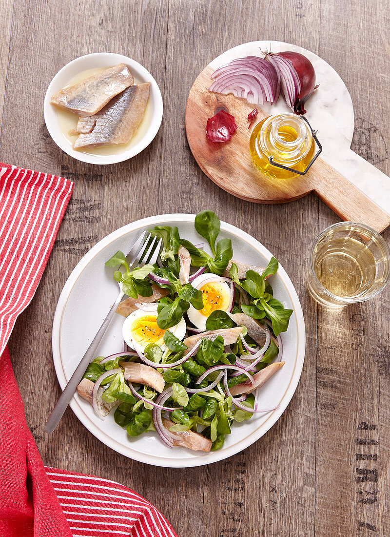 Lamb's lettuce with herring and a hard-boiled egg