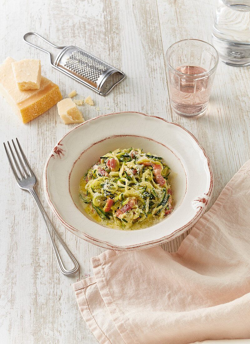 Spaghetti Carbonara mit Zucchini