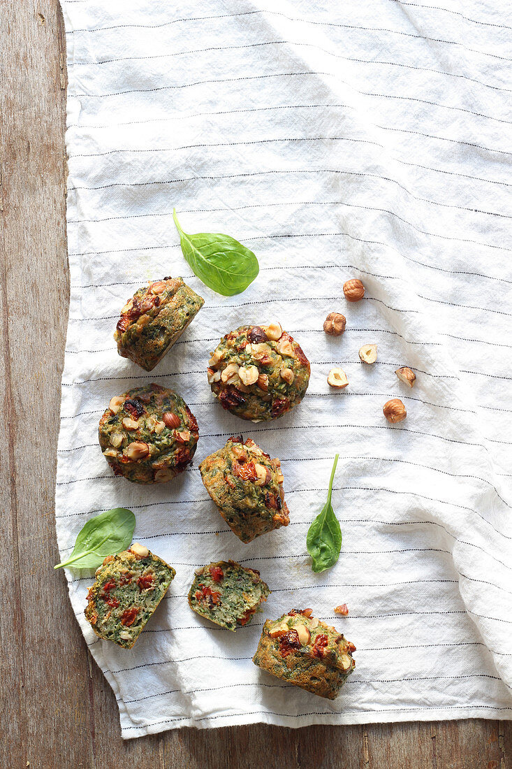 Mini spinach muffins with hazelnuts and basil