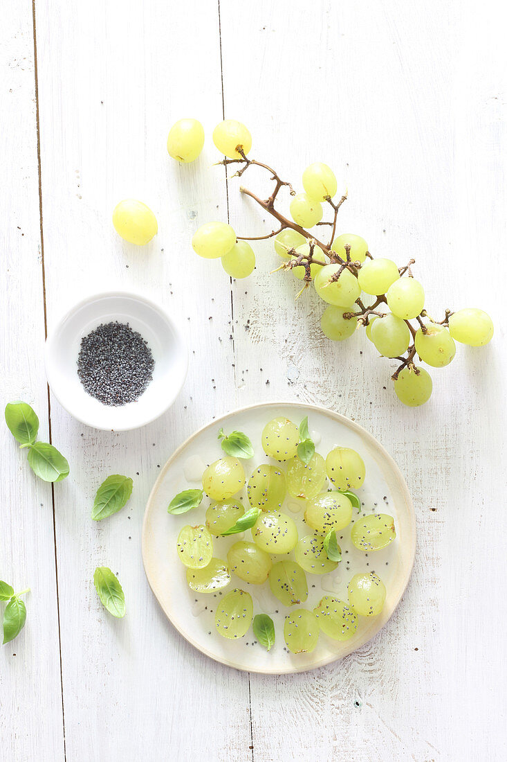 Green grapes with basil and poppy seeds