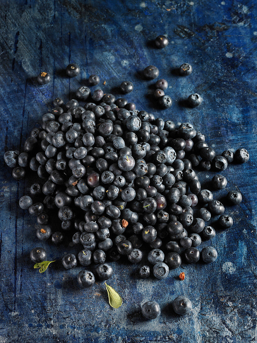 A bunch of fresh blueberries