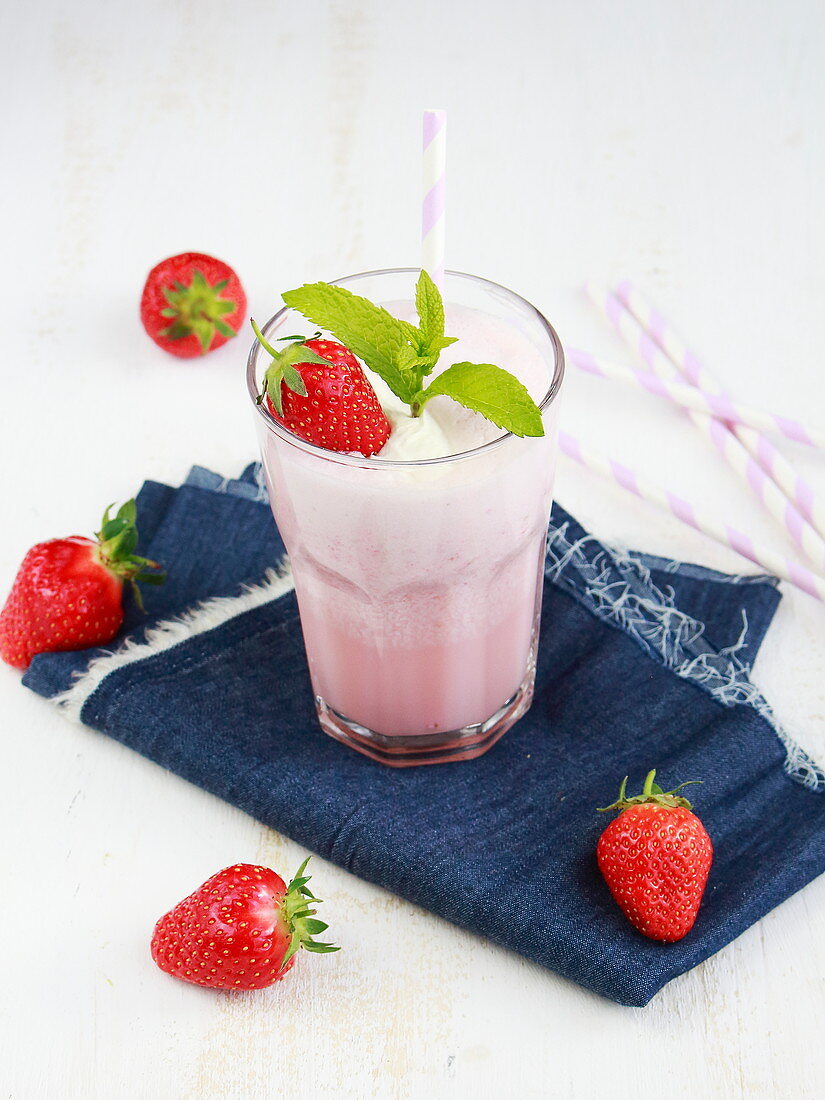 Erdbeer-Mandelmilch