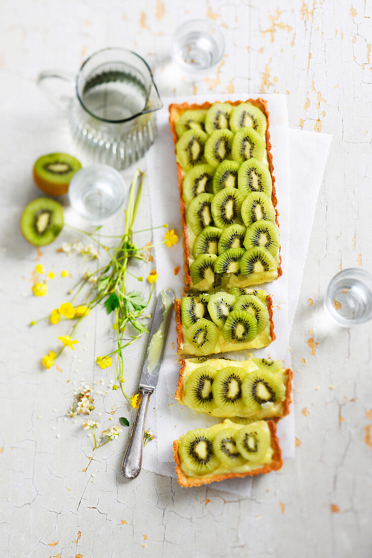 Rechteckige Kiwi-Tarte