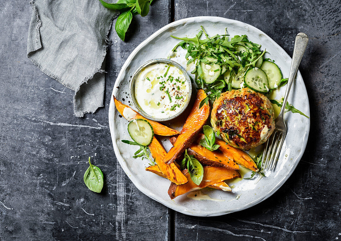 Chicken courgette burger with sweet potato and dip