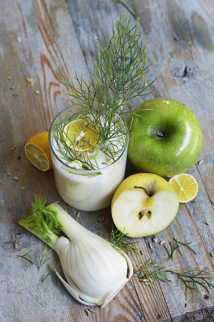 Smoothie with soy milk, apple and fennel