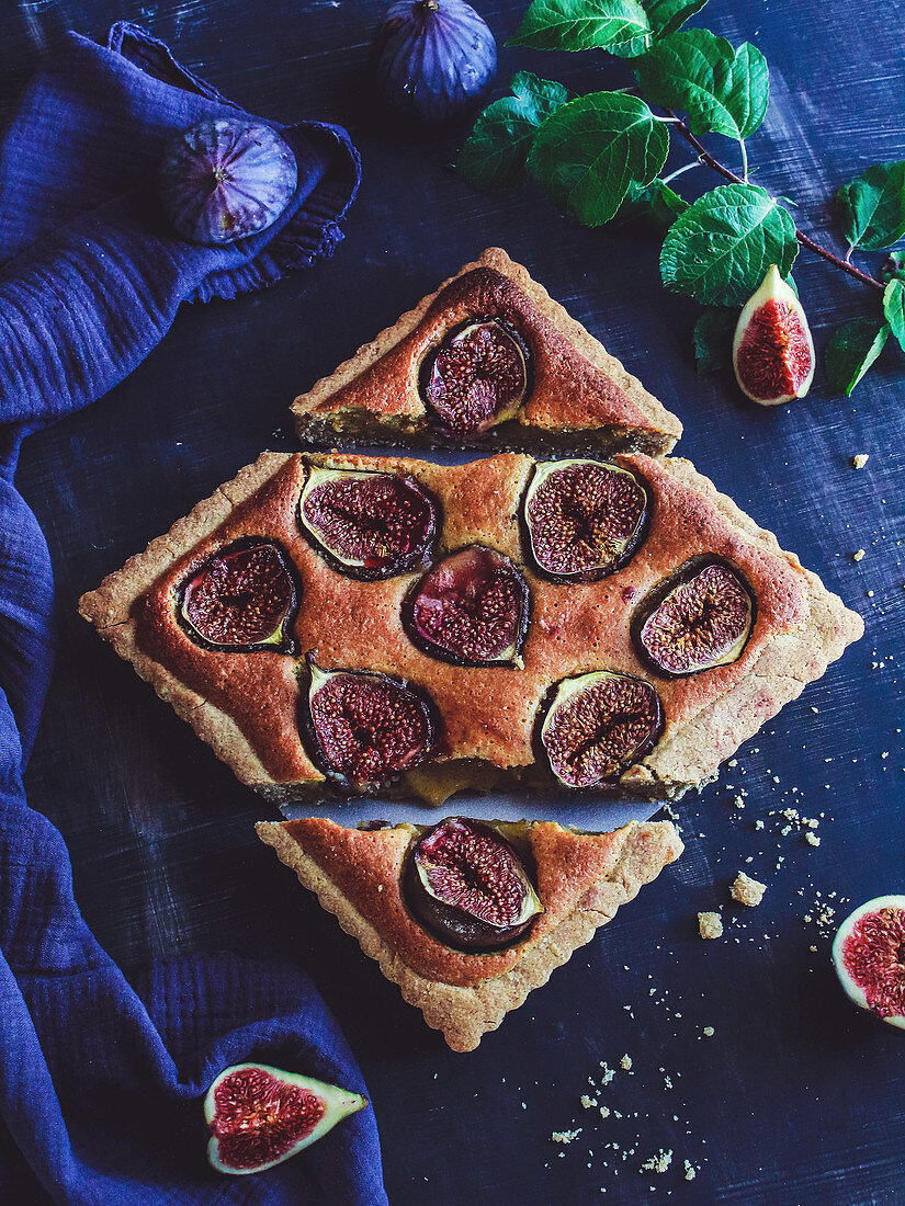 Almond tart with figs