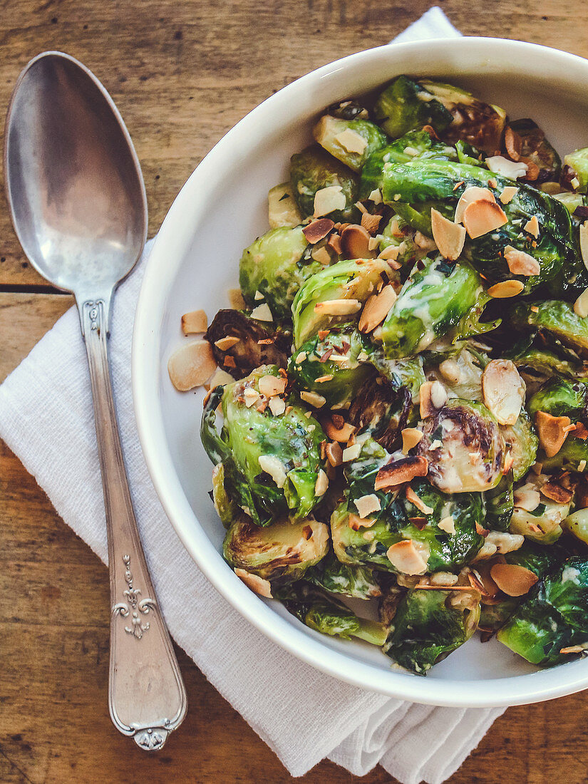 Brussels sprouts with roasted almond flakes