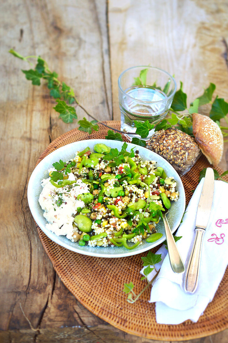Green pepper salad with pulses