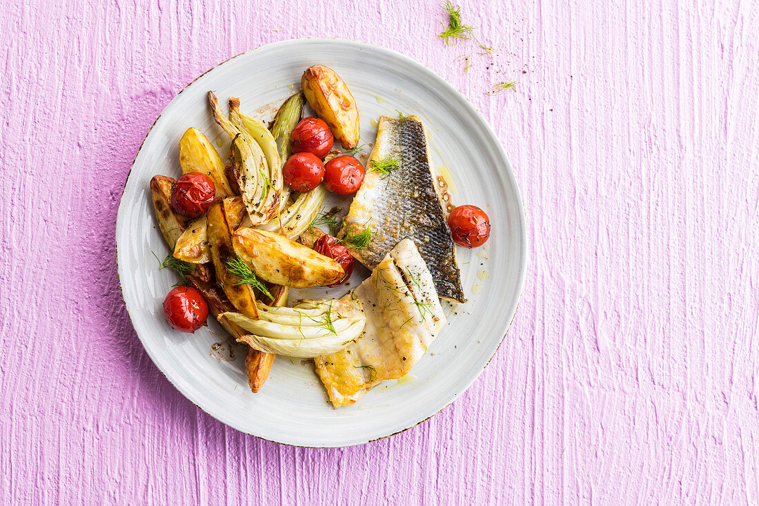 Fillet of fish with fennel, potatoes and cherry tomatoes