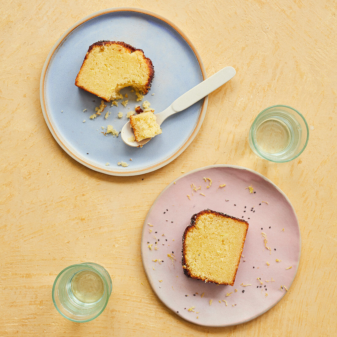 Lemon cake with poppy seeds