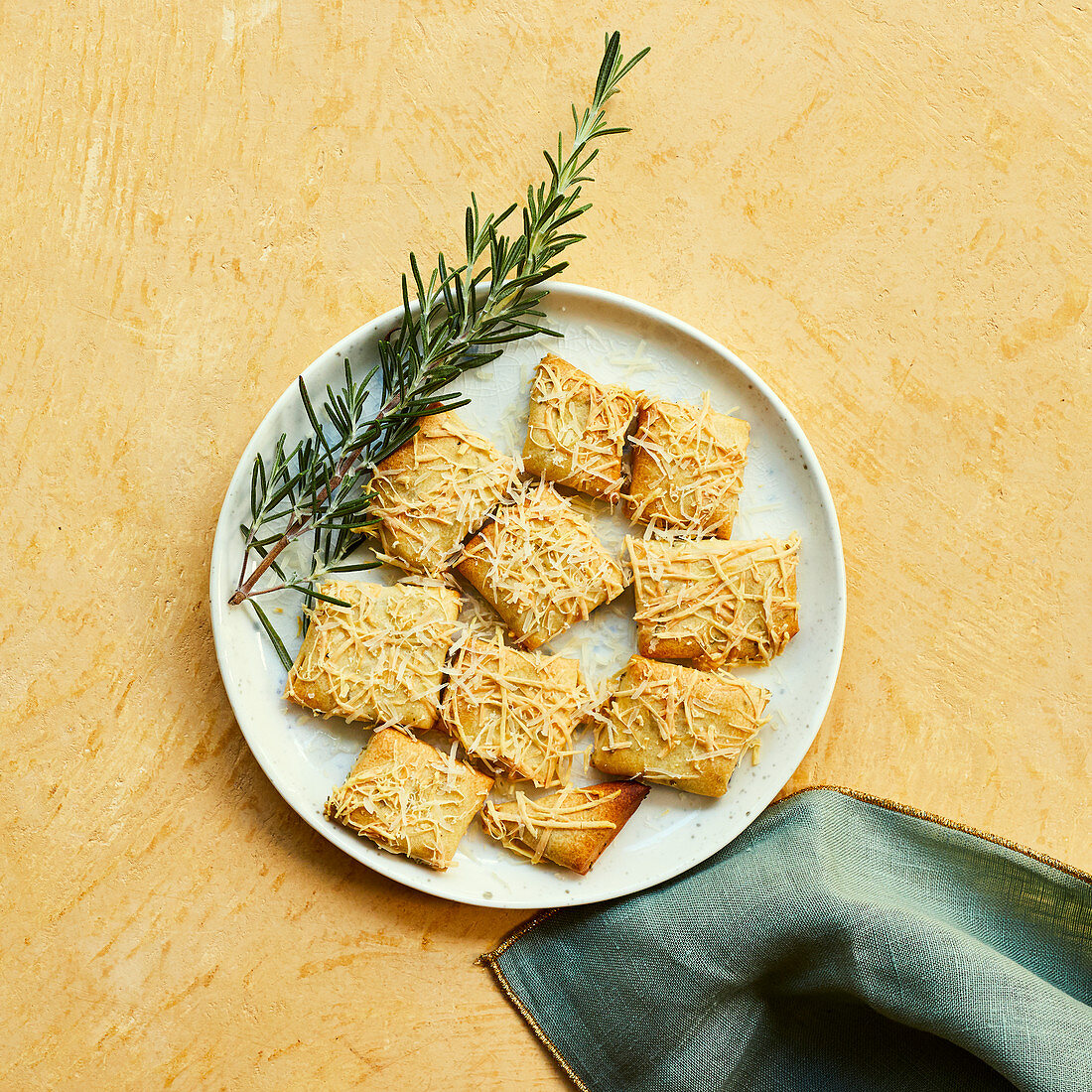 Käsegebäck mit Rosmarin und Emmentaler