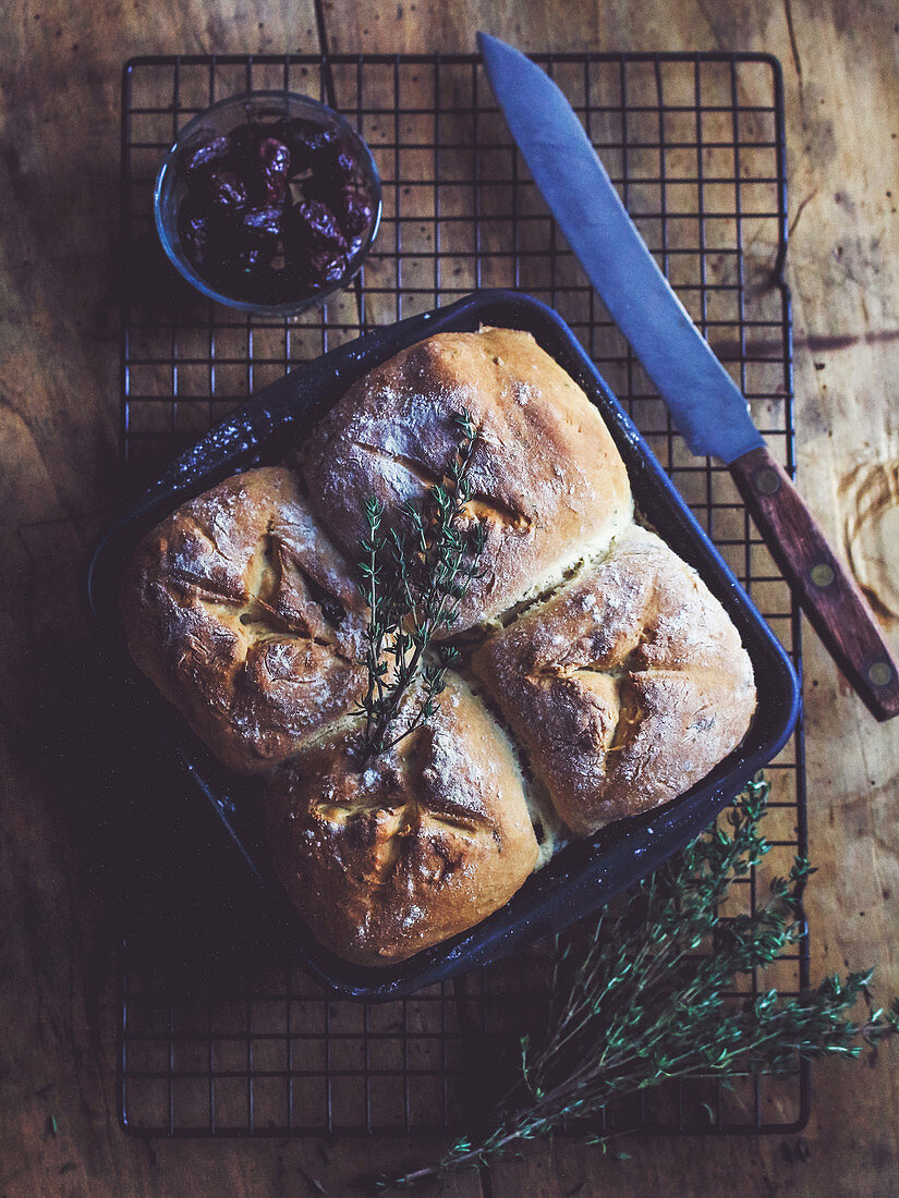 Moist bread with thyme