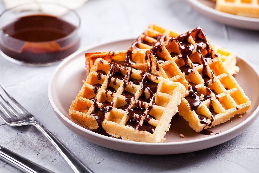 Waffeln mit Schokoladensauce