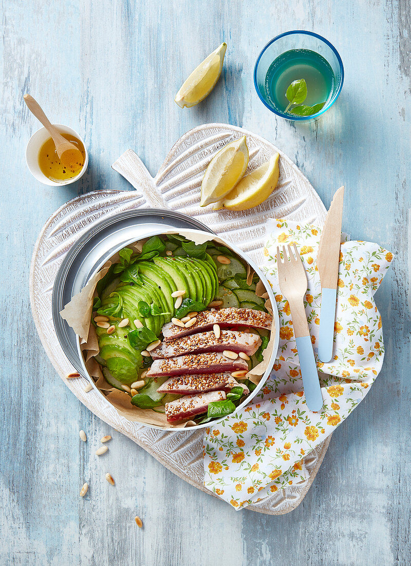 Tuna bowl with avocado