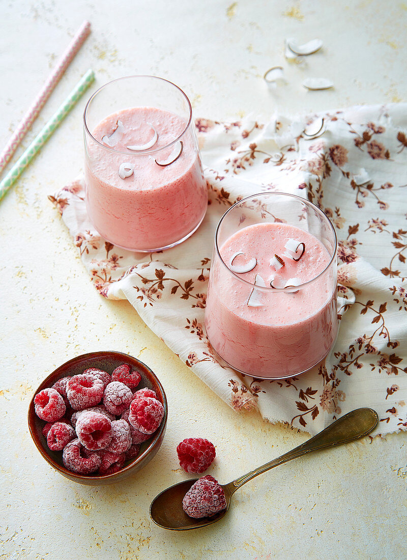 Raspberry smoothies with coconut