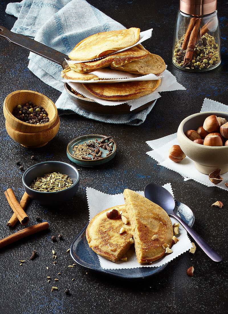 Lebkuchen-Pancakes mit Haselnüssen