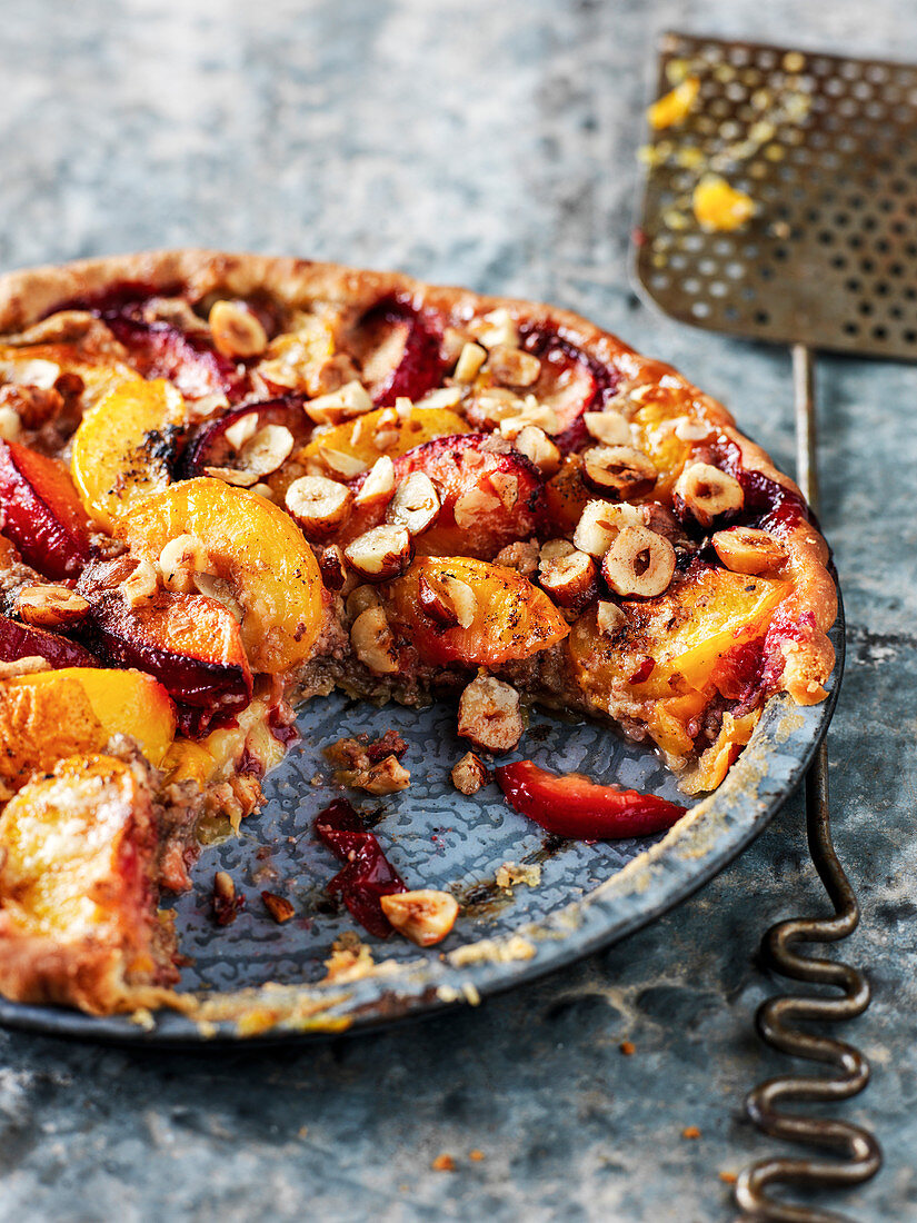 Peach tart with hazelnuts