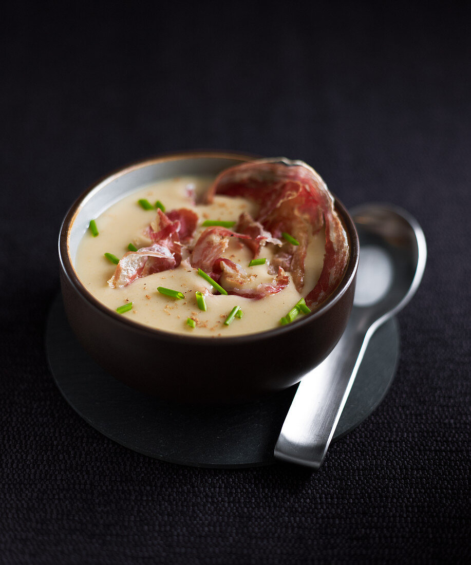 Asparagus soup with grilled pancetta