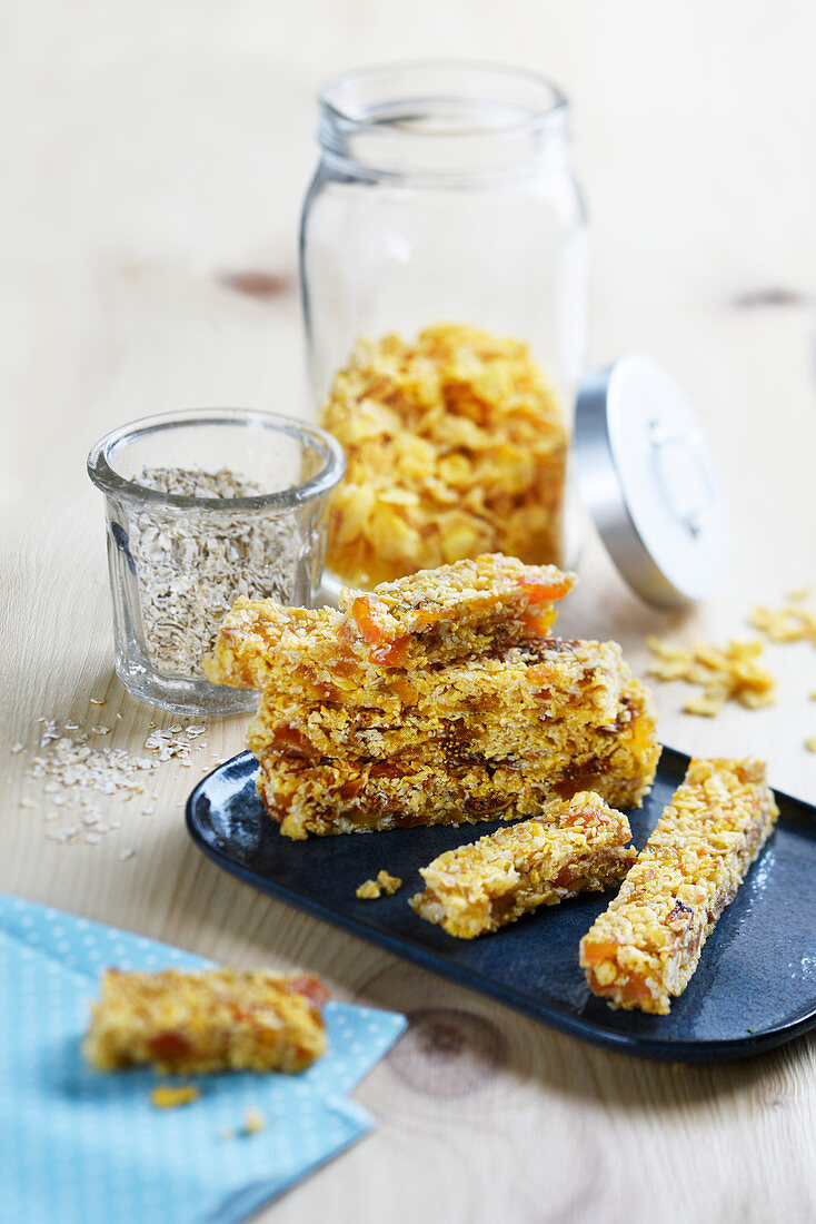 Homemade muesli bars with dried fruit