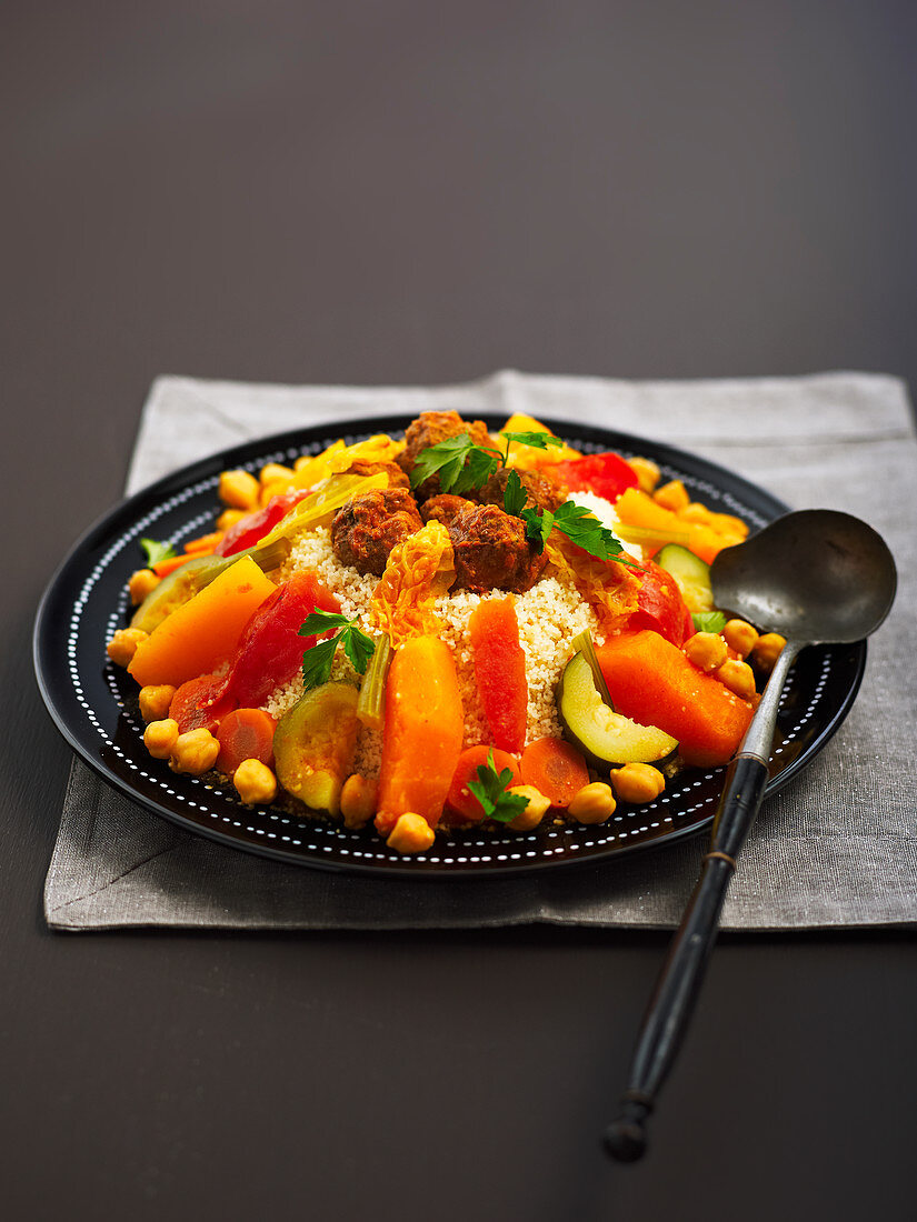 Couscous mit Hackfleischbällchen und Gemüse