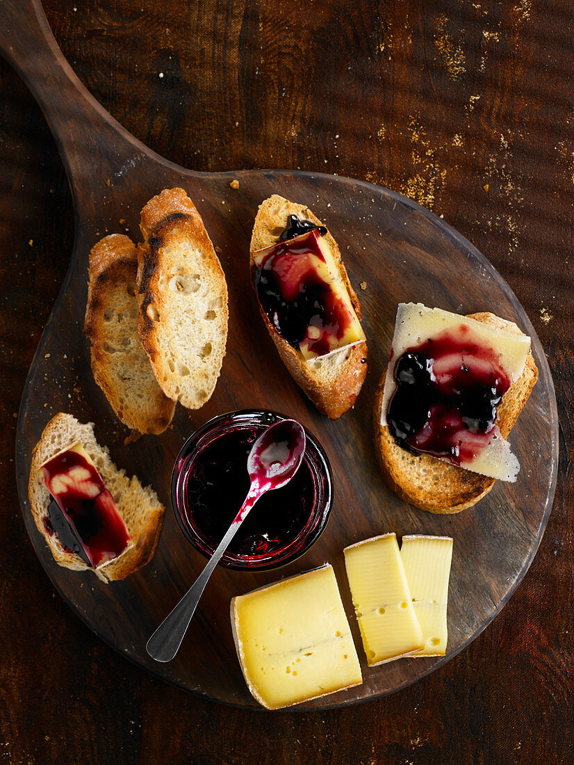 Cheese toasts and blackberry jelly