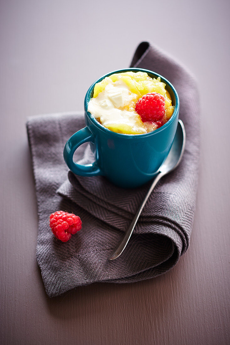 Tassenkuchen mit weißer Schokolade