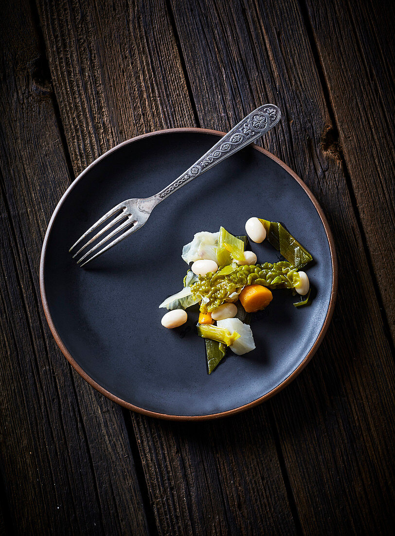 Minimalist vegetable plate