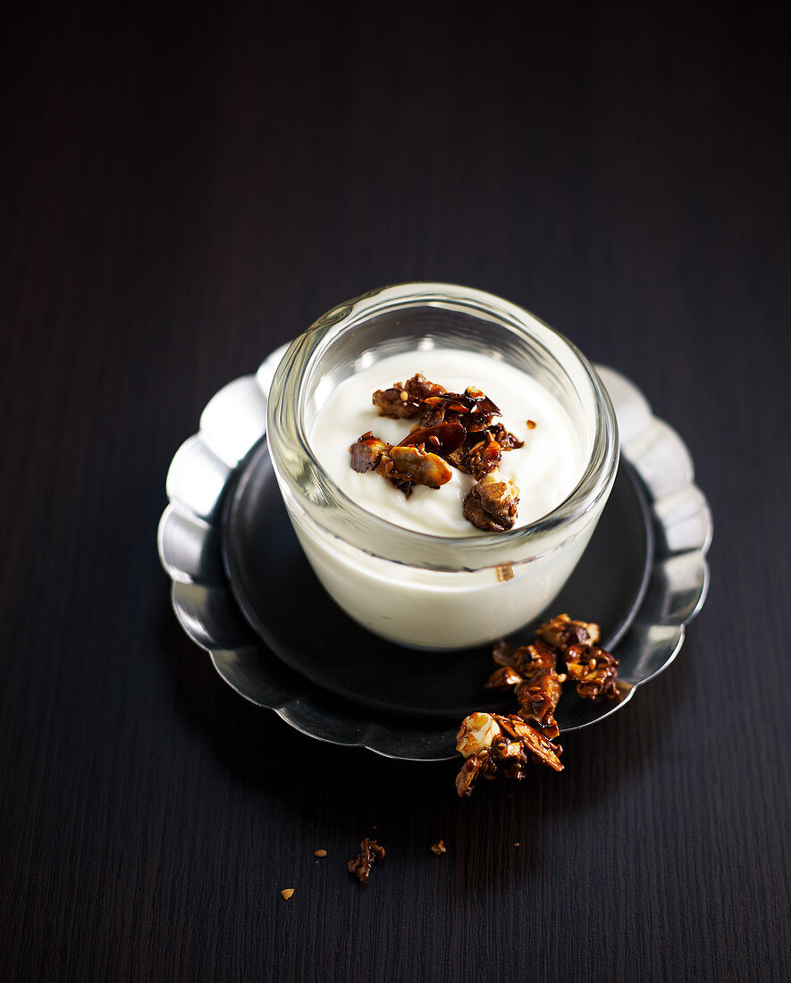 Yoghurt with caramelised dried fruits