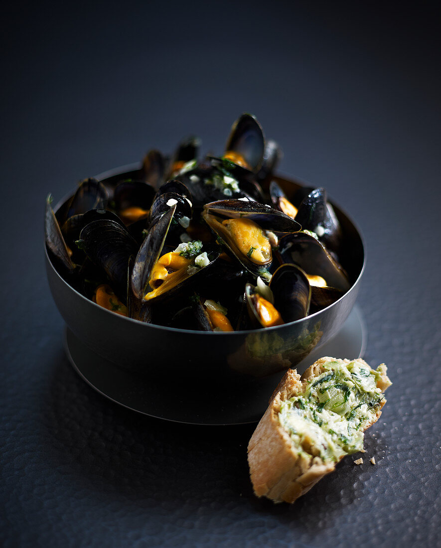 Mussels with parsley butter