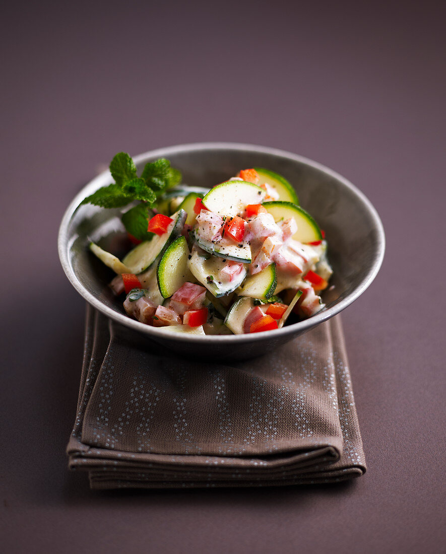 Courgette salad with peppers and yoghurt sauce