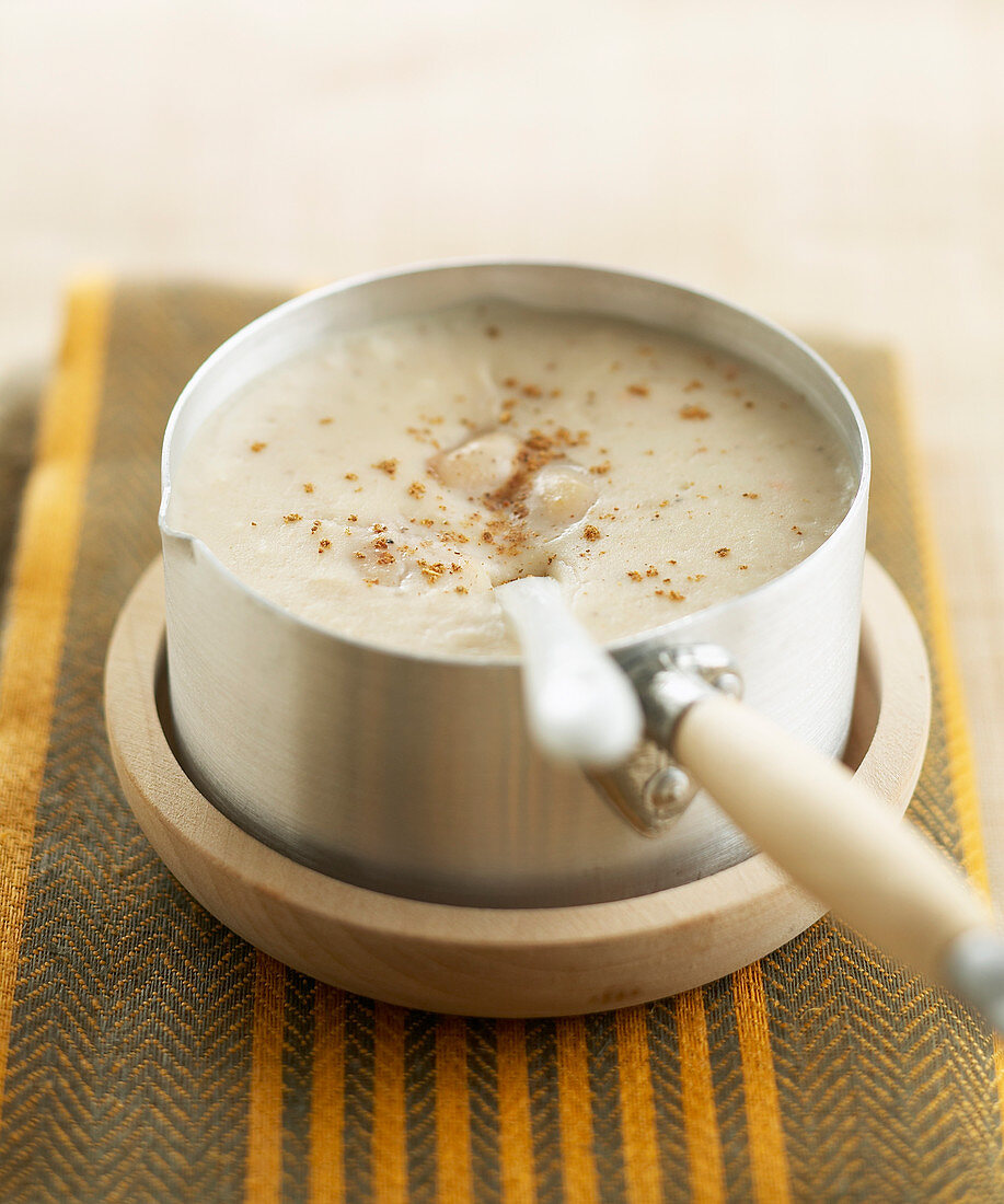 Cremige weiße Bohnensuppe