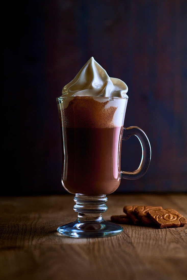 Irish Coffee mit Sahnehäubchen