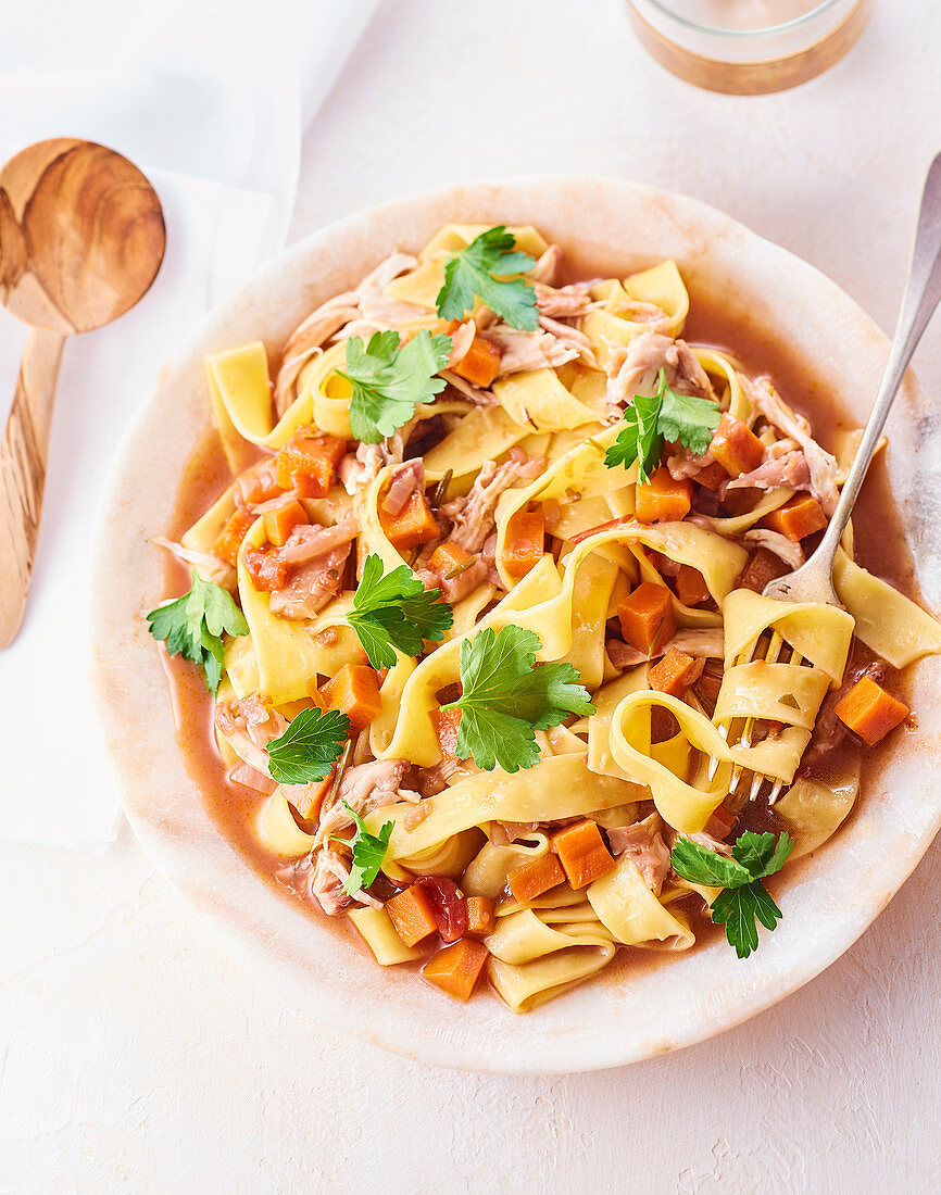 Parpadelle mit gekochtem Kaninchenfleisch