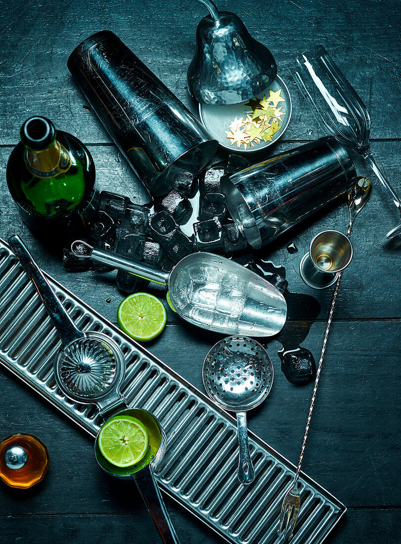 Cocktail atmosphere, utensils