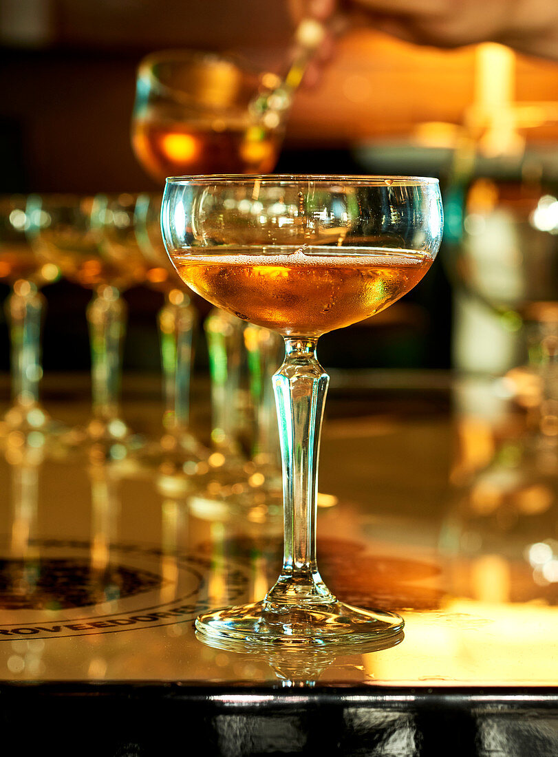 Cocktail auf Tisch in Cocktailbar