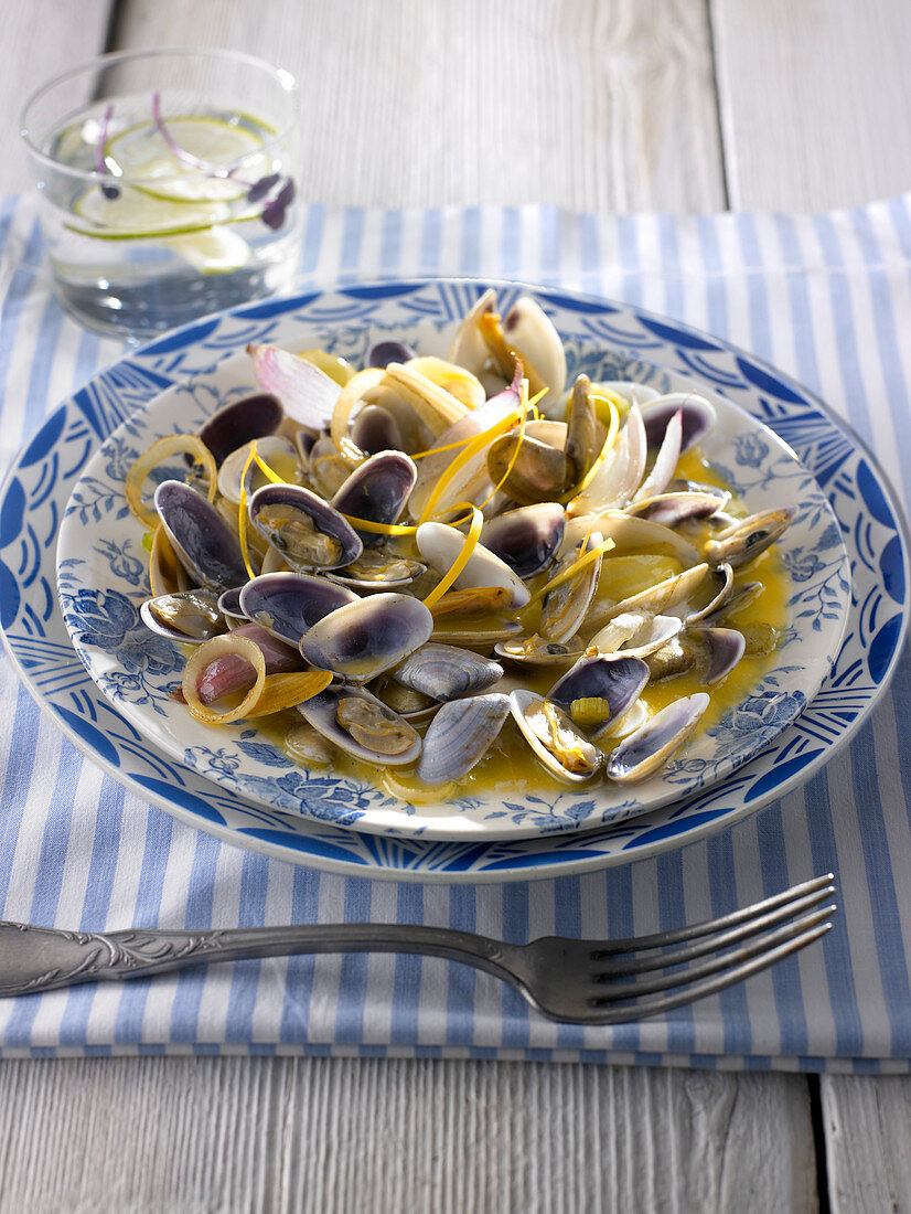 Cockles with white butter