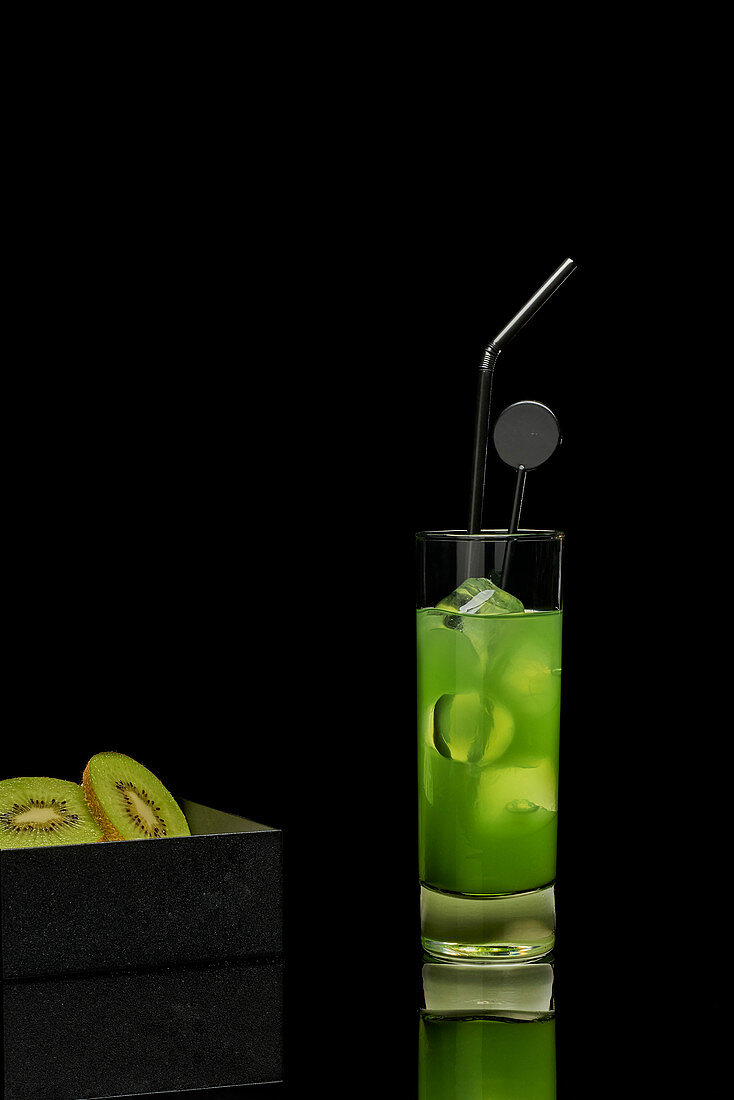 Ein grüner Kiwi-Cocktail
