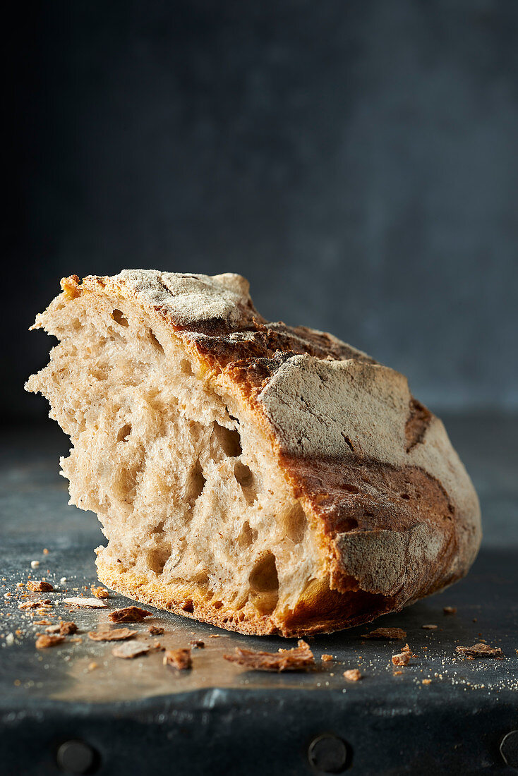 Ein Stück frisches Landbrot